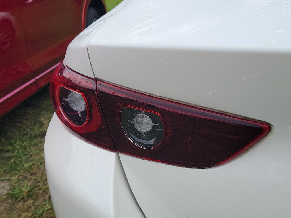 Used 2023 MAZDA MAZDA3 s FWD image 19