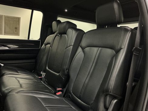 Used 2022 Jeep Wagoneer Series II w/ Premium Group I AWD/4WD image 23