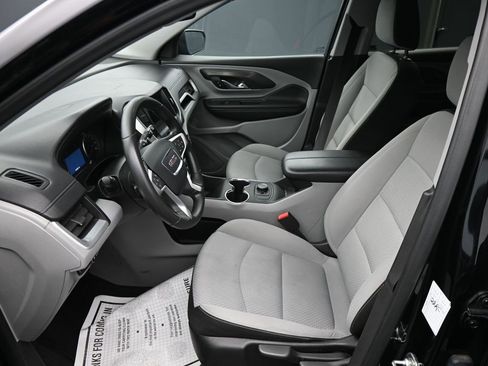 Used 2024 GMC Terrain SLE image 11