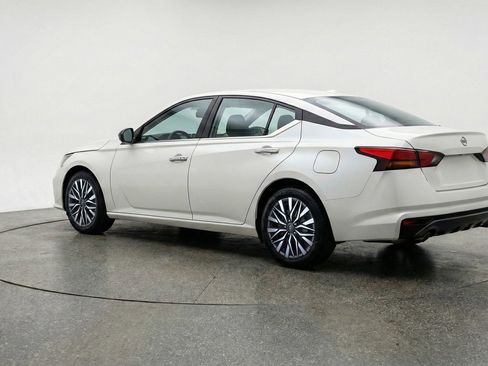 Used 2025 Nissan Altima 2.5 SV image 6
