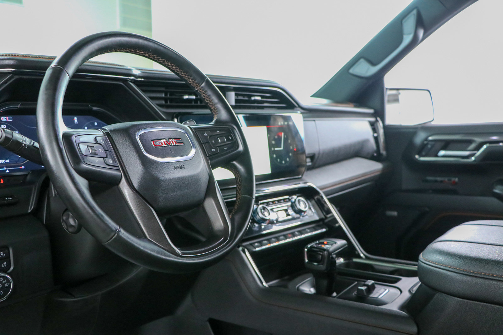 Used 2024 GMC Sierra 1500 AT4 w/ Technology Package AWD/4WD image 25