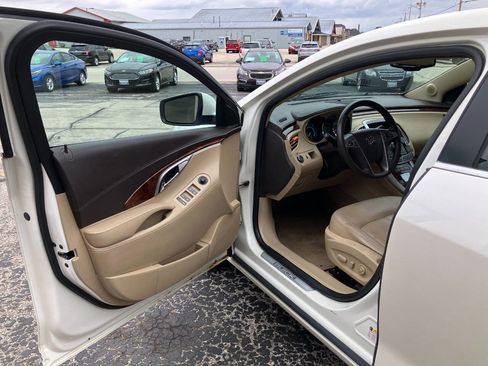 Used 2010 Buick LaCrosse CXL FWD image 9