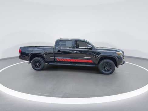 Used 2022 Toyota Tacoma SR5 w/ Technology Package RWD image 2
