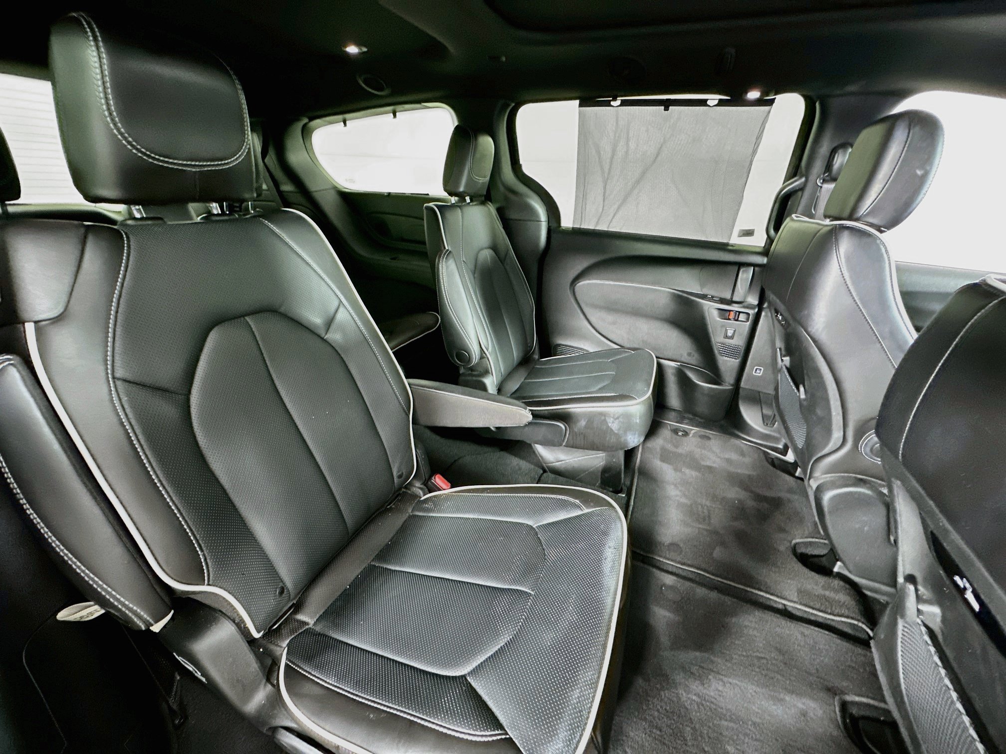 Used 2023 Chrysler Pacifica Limited w/ S Appearance Package FWD image 29
