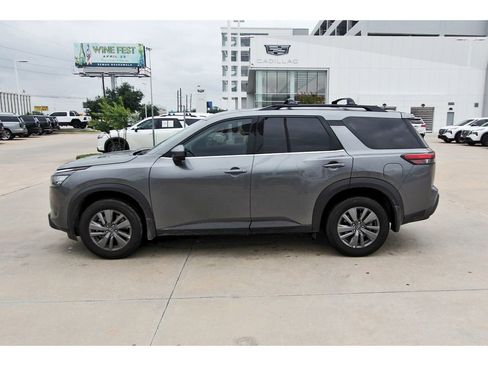 Used 2025 Nissan Pathfinder SV FWD image 3