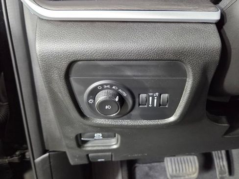 Used 2024 Jeep Grand Cherokee Limited w/ Black Appearance Package AWD/4WD image 18