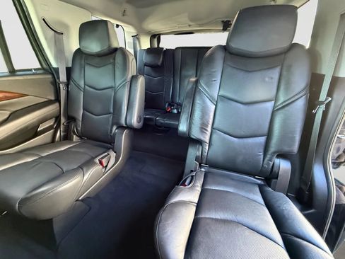 Used 2017 Cadillac Escalade Luxury AWD/4WD image 15
