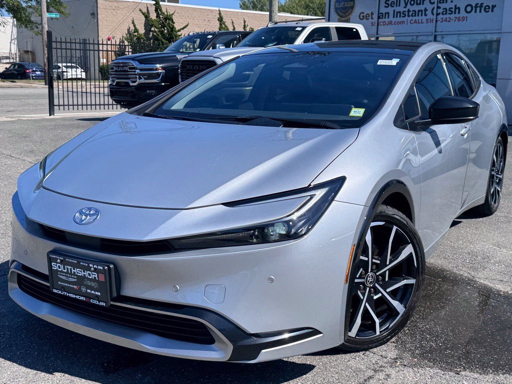 Used 2025 Toyota Prius Plug-In Hybrid FWD image 3