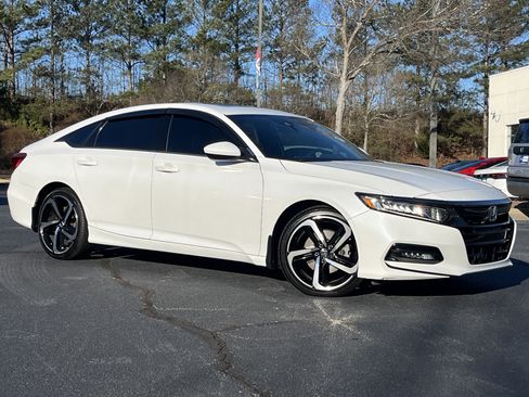 Used 2019 Honda Accord Sport image 2