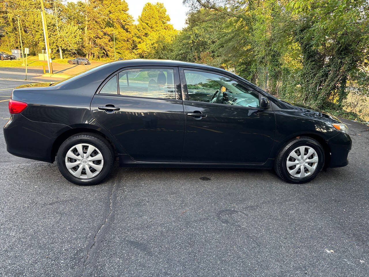 Used 2010 Toyota Corolla LE FWD image 4