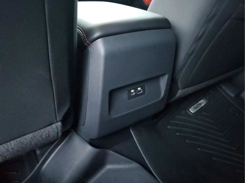 Used 2025 Nissan Frontier PRO-4X image 16