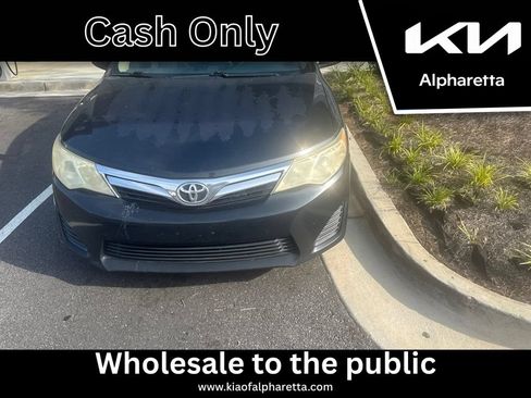 Used 2012 Toyota Camry LE FWD image 1