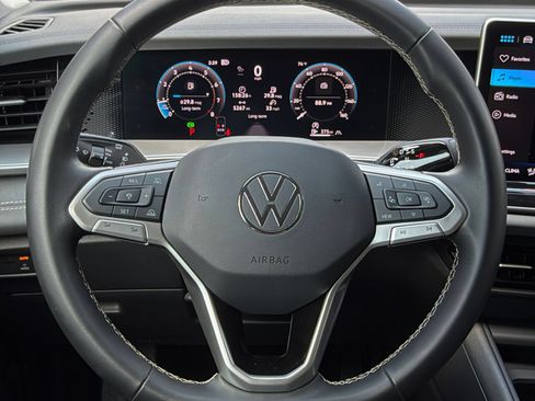 Used 2026 Volkswagen Tiguan SE AWD/4WD image 29