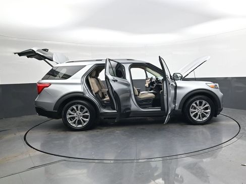 Used 2021 Ford Explorer Limited w/ Equipment Group 301A image 43