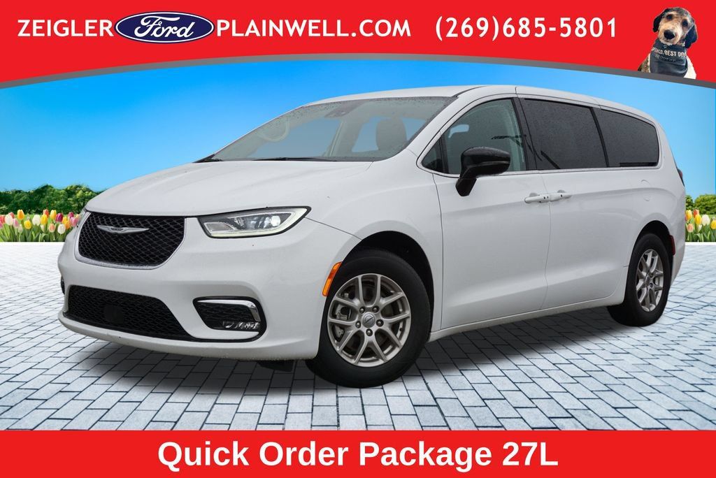 Used 2024 Chrysler Pacifica Touring-L FWD image 1