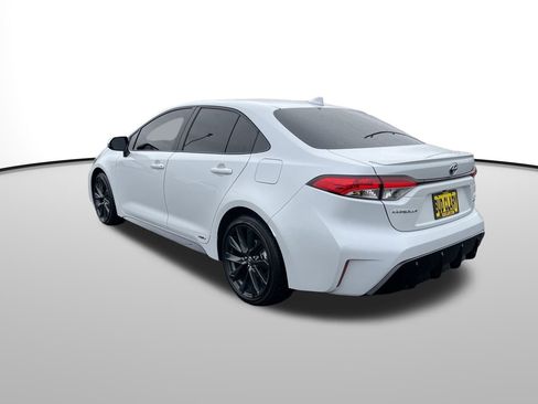 Certified 2025 Toyota Corolla SE w/ SE Premium Package image 9