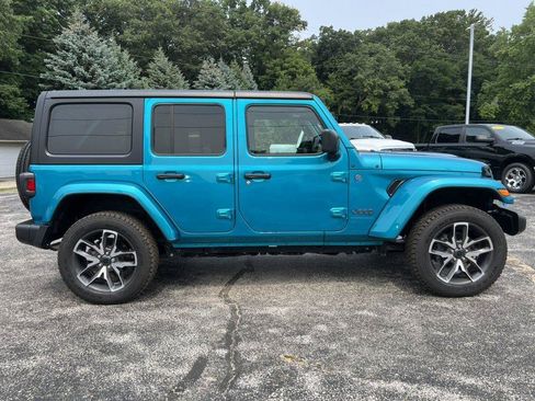Used 2024 Jeep Wrangler Unlimited w/ Convenience Group AWD/4WD image 38