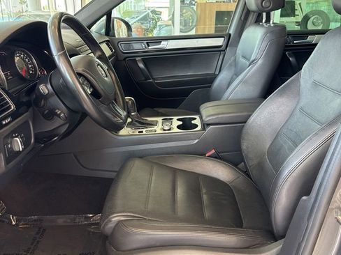 Used 2017 Volkswagen Touareg Wolfsburg Edition AWD/4WD image 10