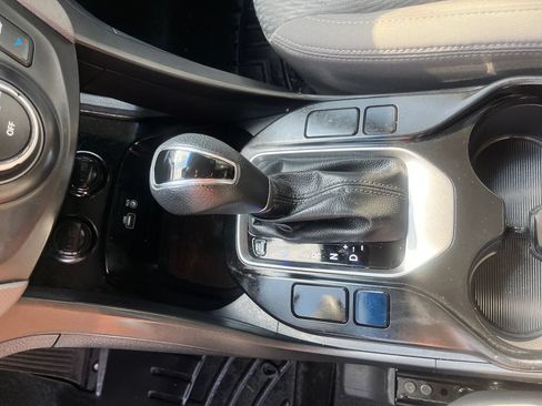 Used 2018 Hyundai Santa Fe SE FWD image 24