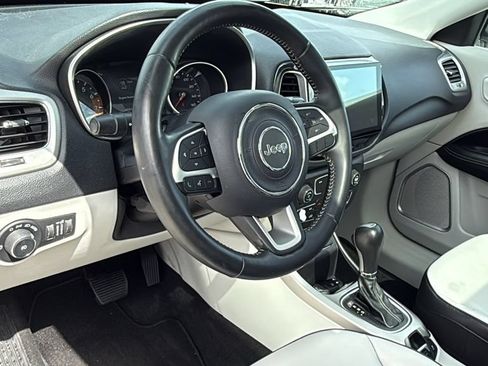 Used 2018 Jeep Compass Latitude w/ Popular Equipment Group FWD image 16