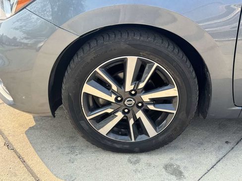 Used 2021 Nissan Versa SV image 9