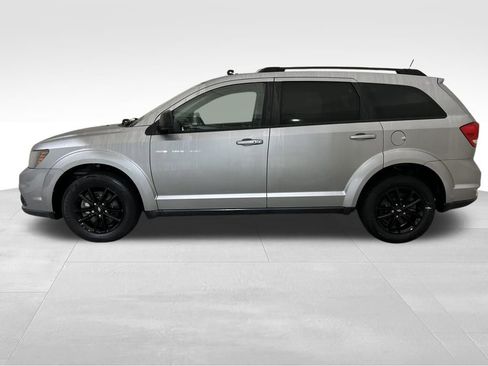 Used 2019 Dodge Journey SE w/ Connectivity Group image 2