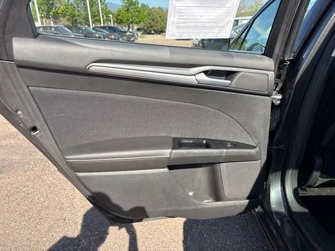 Used 2015 Ford Fusion SE FWD image 19