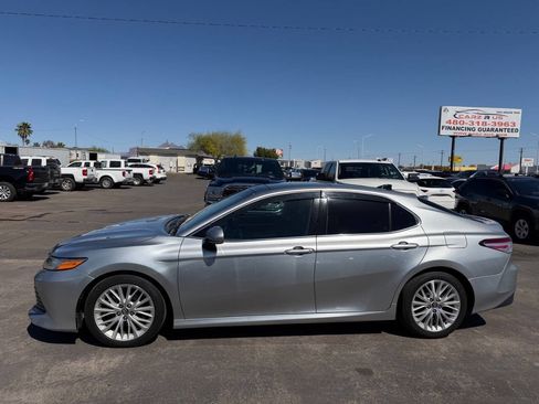 Used 2018 Toyota Camry XLE image 4
