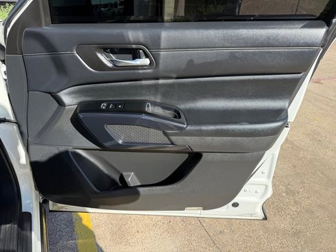 Used 2022 Nissan Pathfinder SV FWD image 26