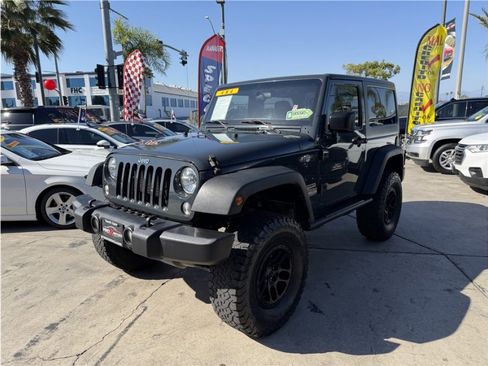 Used 2017 Jeep Wrangler Sport w/ Connectivity Group AWD/4WD image 38