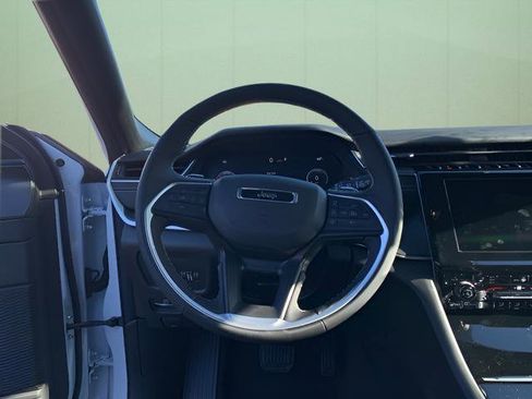 New 2025 Jeep Grand Cherokee L Altitude image 19