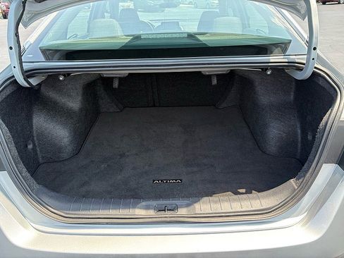 Used 2025 Nissan Altima 2.5 SV FWD image 9