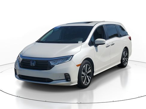 Used 2024 Honda Odyssey Touring image 3