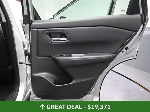 Used 2024 Nissan Rogue SV image 23