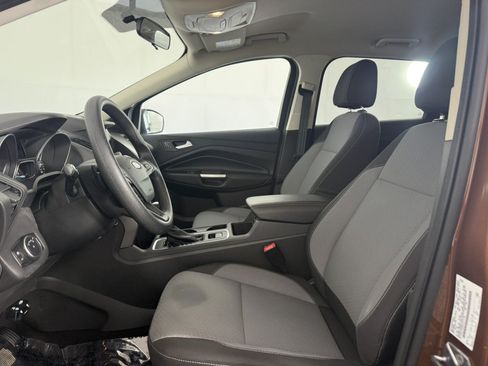 Used 2017 Ford Escape SE w/ Equipment Group 201A FWD image 14