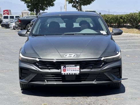 New 2025 Hyundai Elantra SEL image 2
