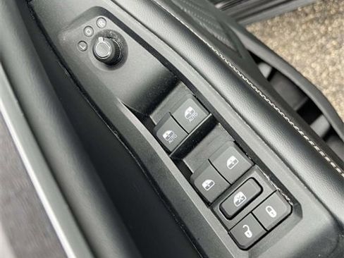 Certified 2023 Jeep Grand Cherokee Limited image 17