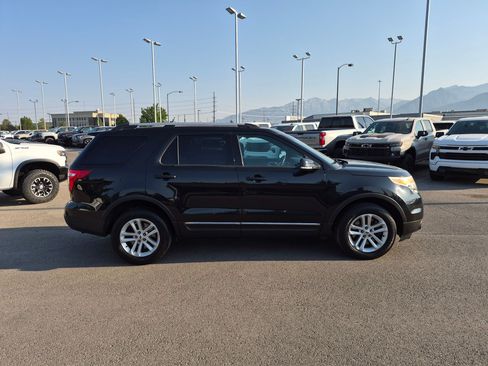 Used 2015 Ford Explorer XLT w/ Equipment Group 202B AWD/4WD image 2