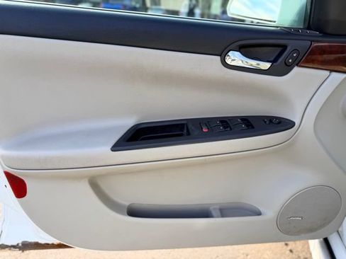 Used 2010 Chevrolet Impala LT w/ Luxury Edition Package FWD image 15