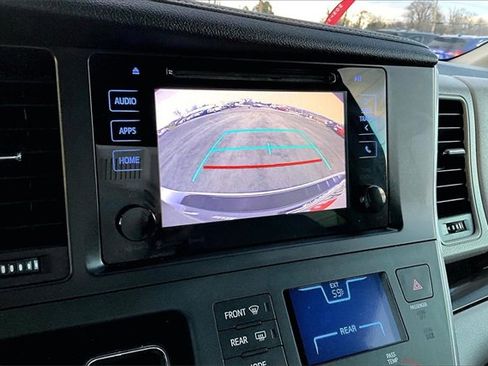 Used 2017 Toyota Sienna XLE image 17