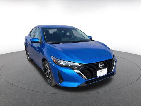 Used 2025 Nissan Sentra SV image 3