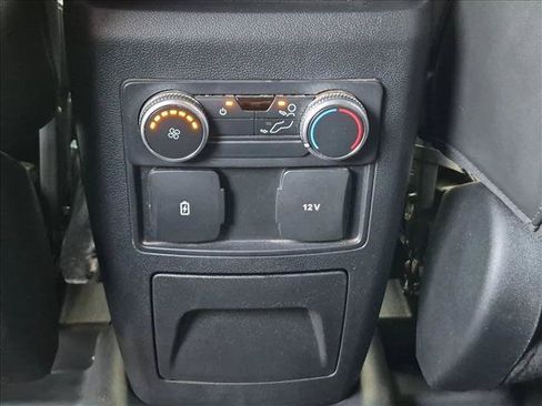 Used 2022 Ford Explorer XLT w/ Equipment Group 202A RWD image 17