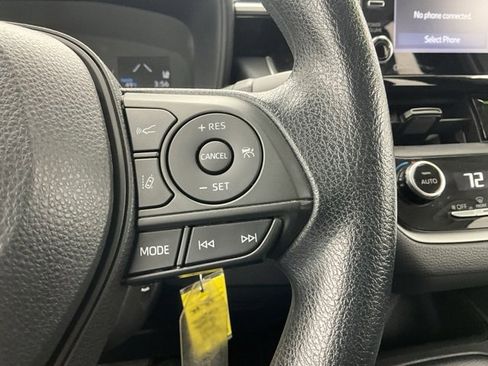 Used 2021 Toyota Corolla LE image 18