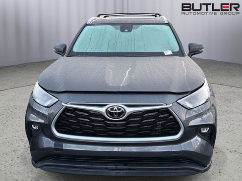 Used 2022 Toyota Highlander XLE FWD image 4