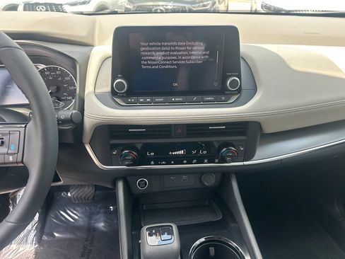Used 2023 Nissan Rogue SV w/ SV Premium B Package FWD image 24