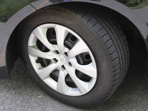 Used 2022 Toyota Corolla LE w/ Carpet Mat Package (TMS) FWD image 17