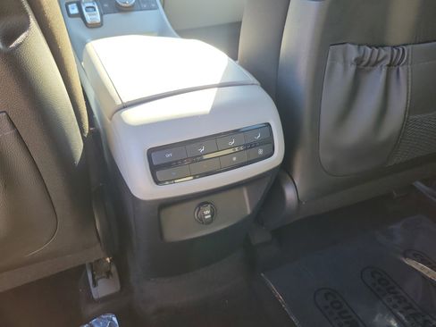 Certified 2023 Hyundai Palisade SE image 7