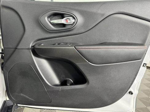Used 2019 Jeep Cherokee Trailhawk w/ Cold Weather Group AWD/4WD image 38
