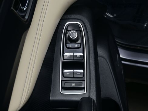 Used 2019 Subaru Ascent Limited w/ Popular Package #3 image 10