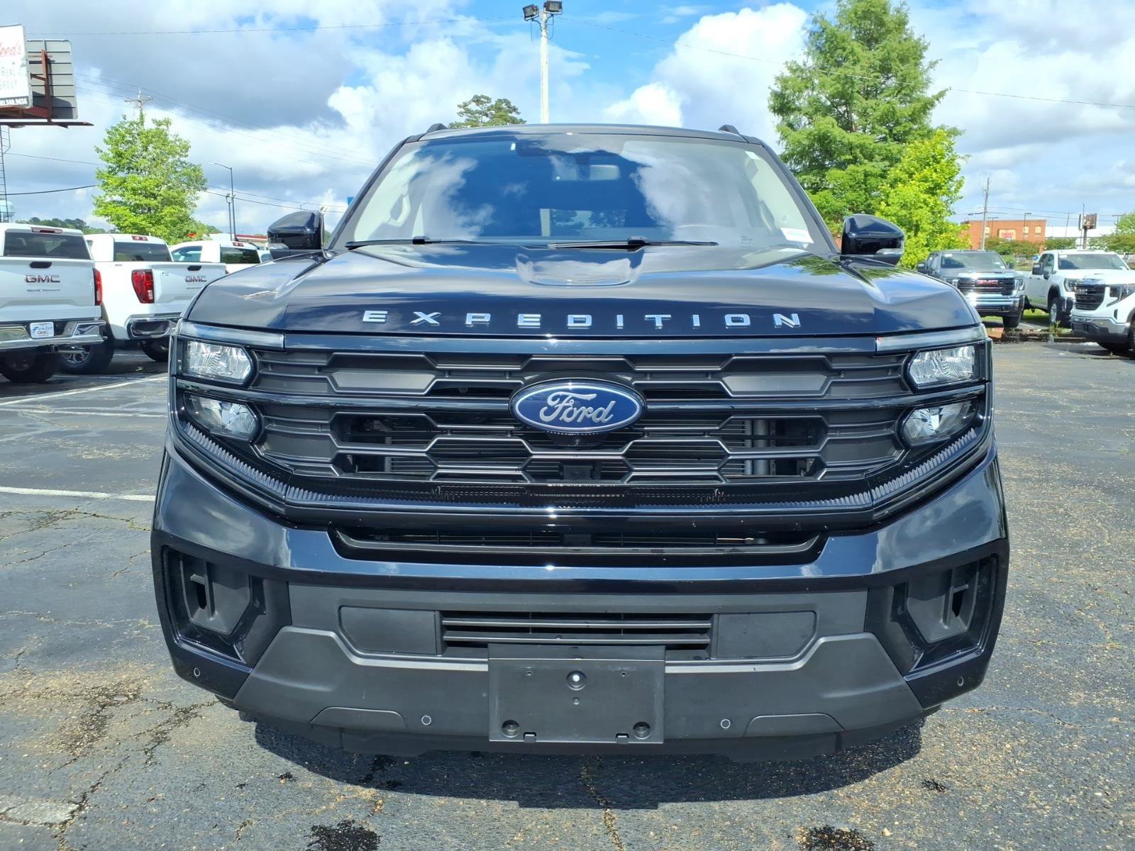 Used 2025 Ford Expedition Max Active AWD/4WD image 2